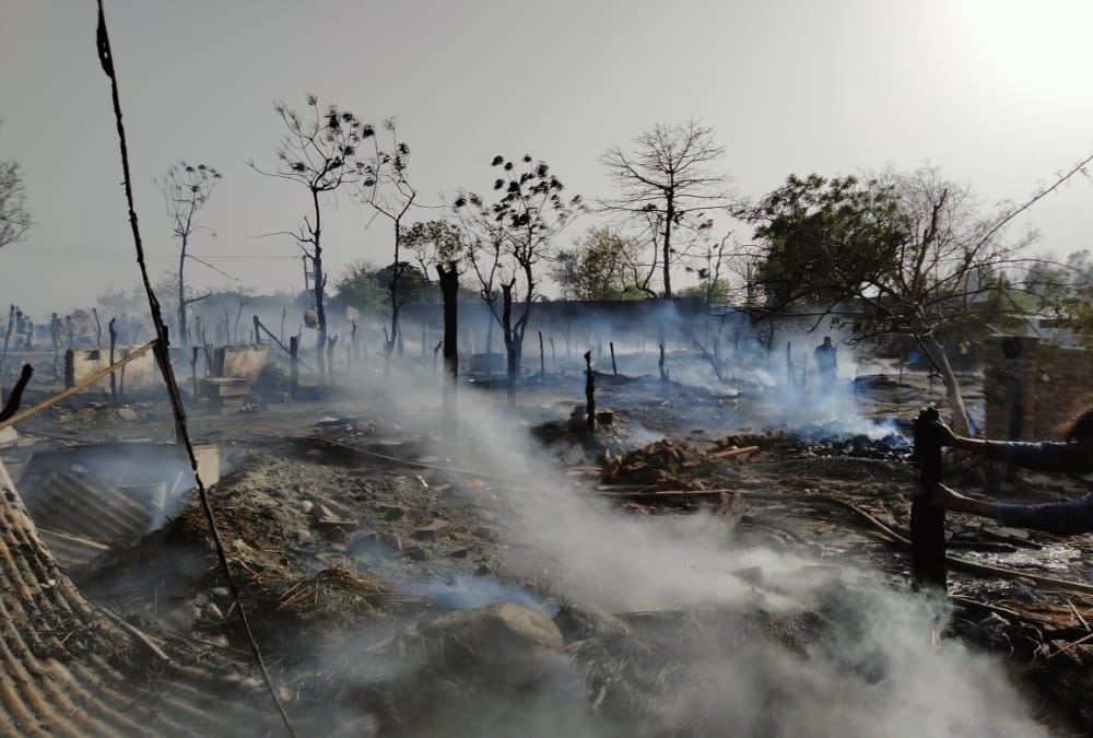 Haridwar News: Massive Fire Broke Out in 50 Hut in Kumbh Mela Area Photos