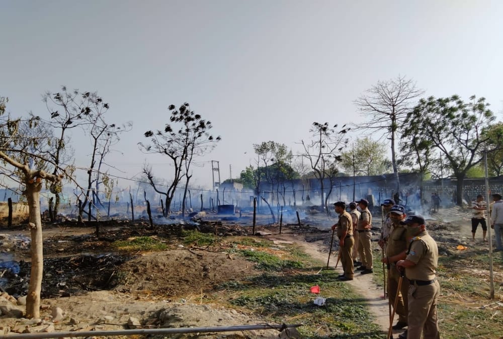 Haridwar News: Massive Fire Broke Out in 50 Hut in Kumbh Mela Area Photos