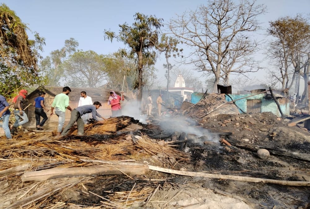 Haridwar News: Massive Fire Broke Out in 50 Hut in Kumbh Mela Area Photos