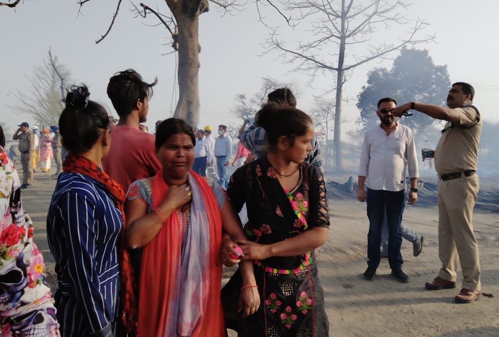 Haridwar Fire in Hut News: People Struggle For Save their Huts Photos
