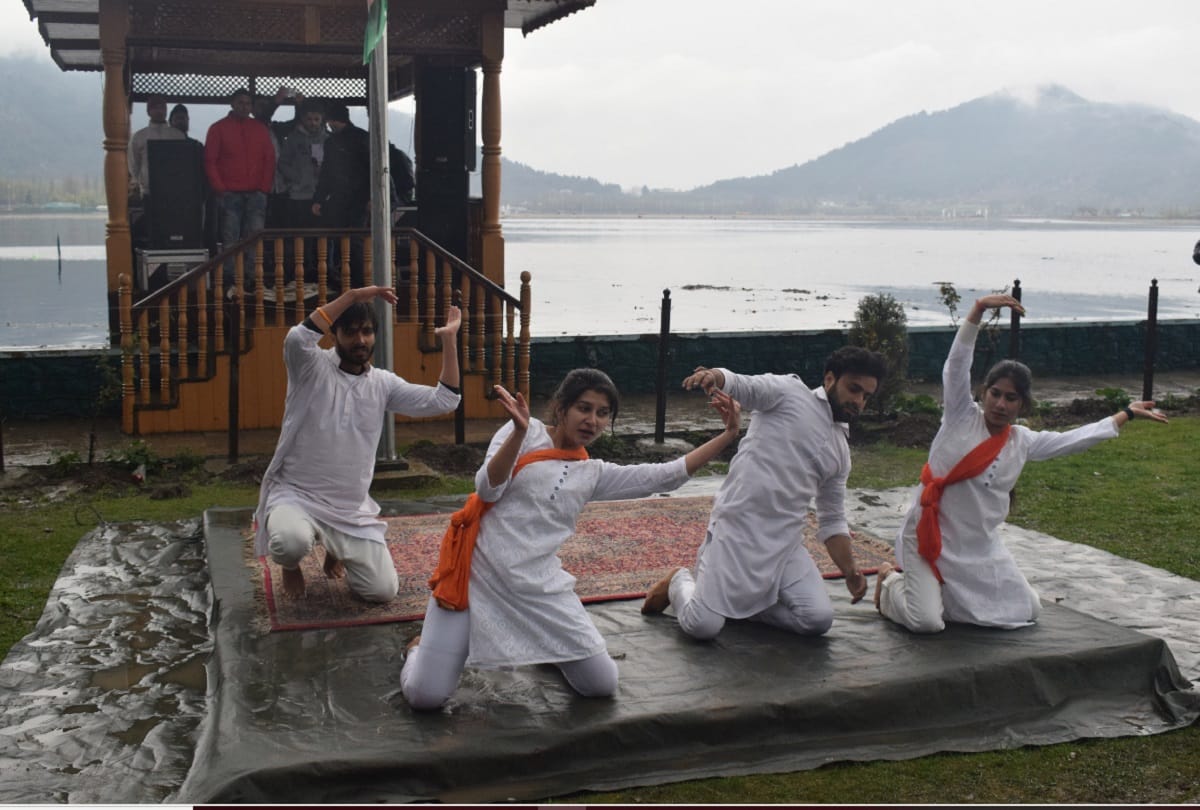 Separatism stopped in Kashmir flags of Pakistani-terror organizations stopped, message of peace from mosques