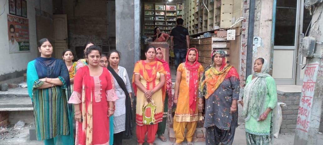 Women struggling with water scarcity protest outside councilor's office, shouted slogans