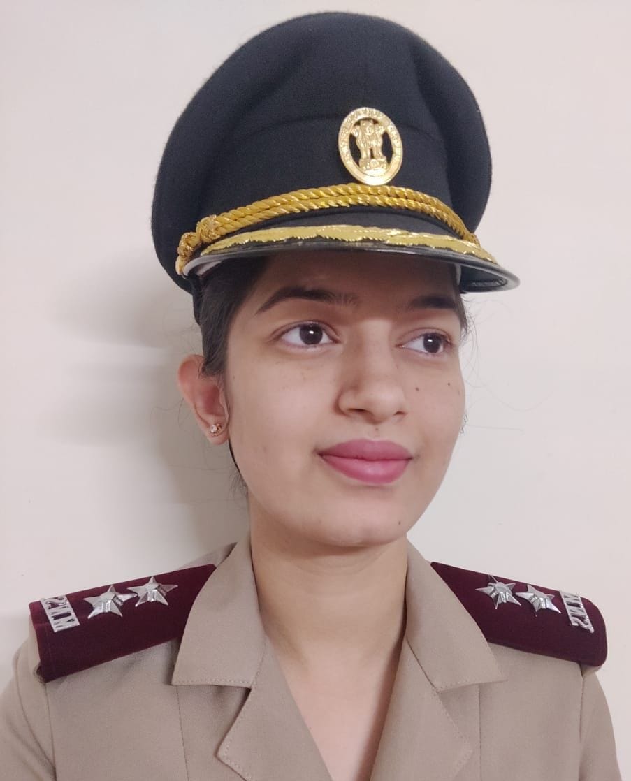 Lieutenant in the Indian Army became the daughter of the district