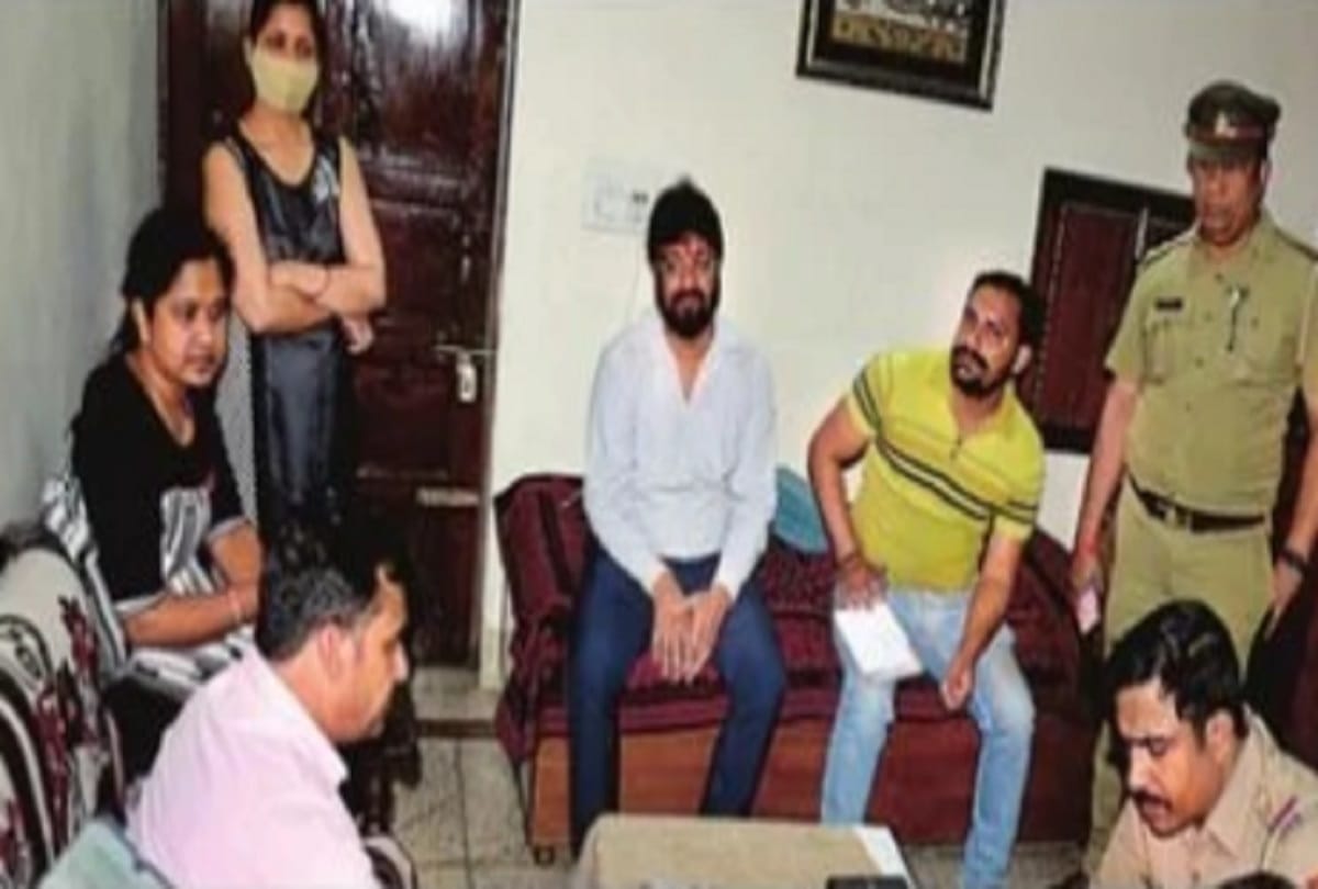 Ghaziabad News : Son kept mum by applying feviquick and robbery by holding his mother hostage