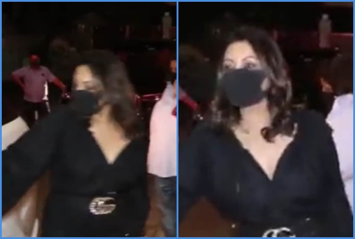 Arjun kapoor and malaika arora cosy pic in amrita arora house party here inside photo