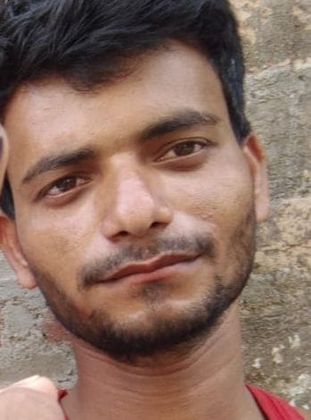 Two vegetable traders from Shahjahanpur die in collision between Dumper and Max