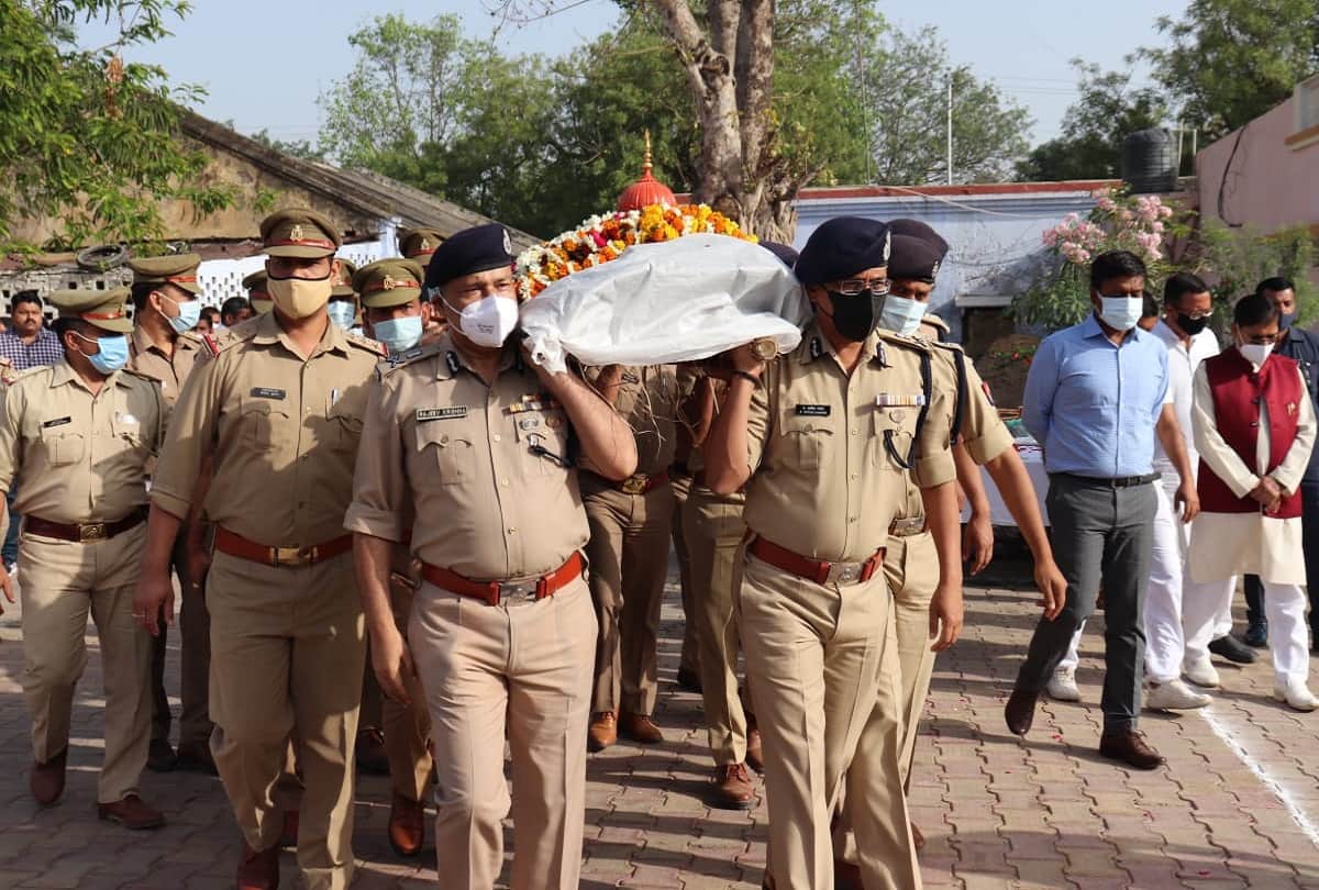 Up Police Inspector Shot Dead Martyr last farewell In Police Line