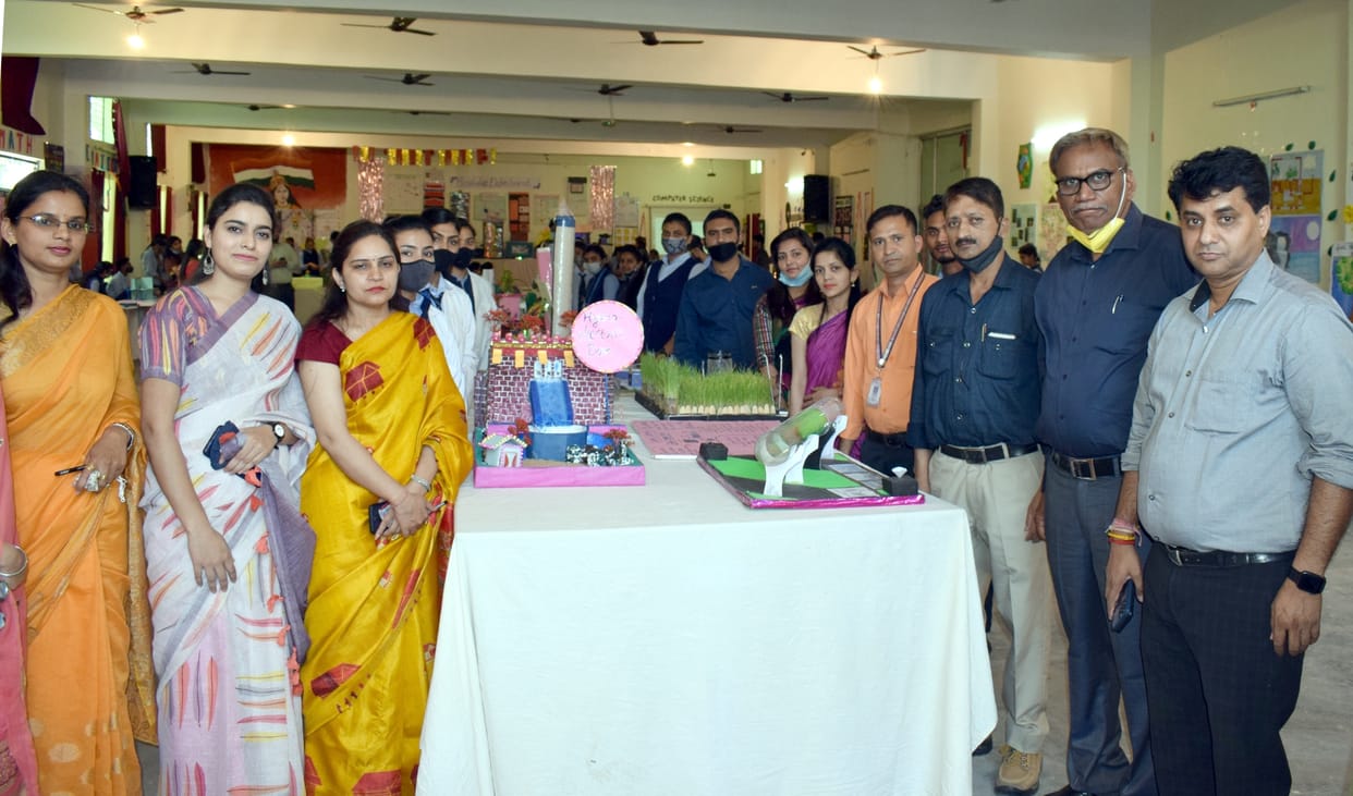 Students showed their models
