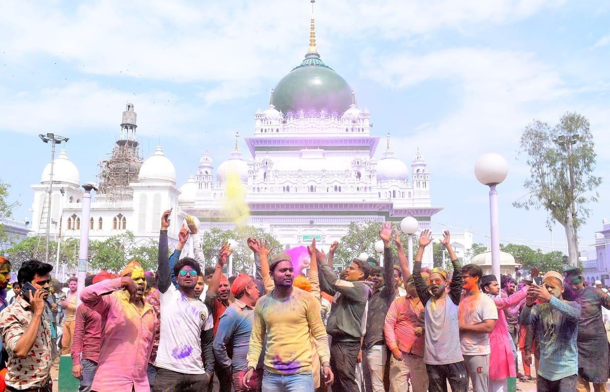 holi