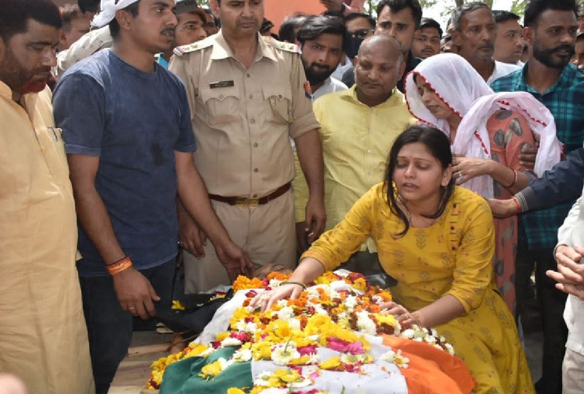 agra daroga murder case: funeral of martyr inspector in Bulandshahr