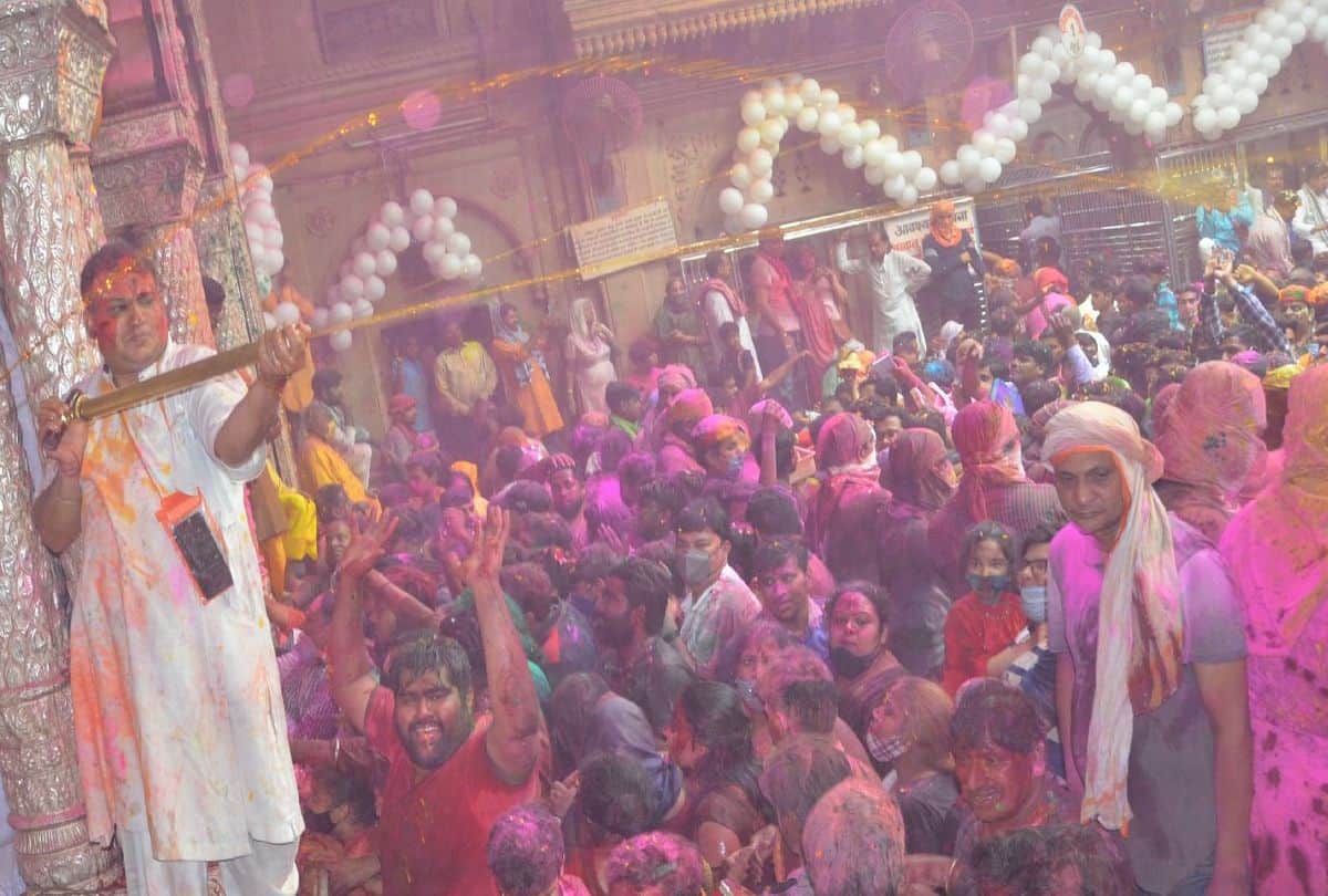 Huge Croud At Banke Bihari Mandir At Rangbhari Ekadashi 2021