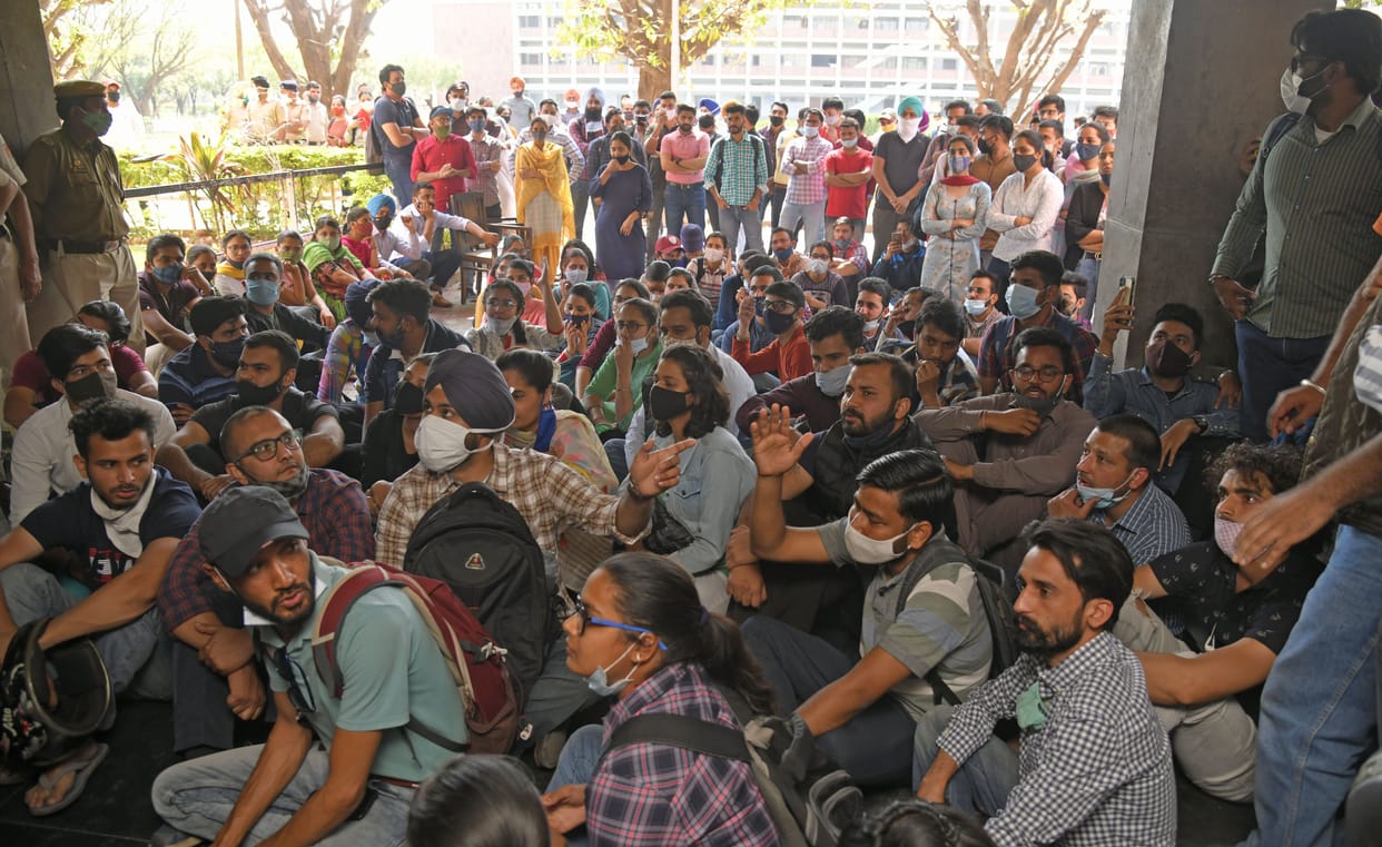 Seven hours commotion, nozzle, police scuffle over opening of library in PU
