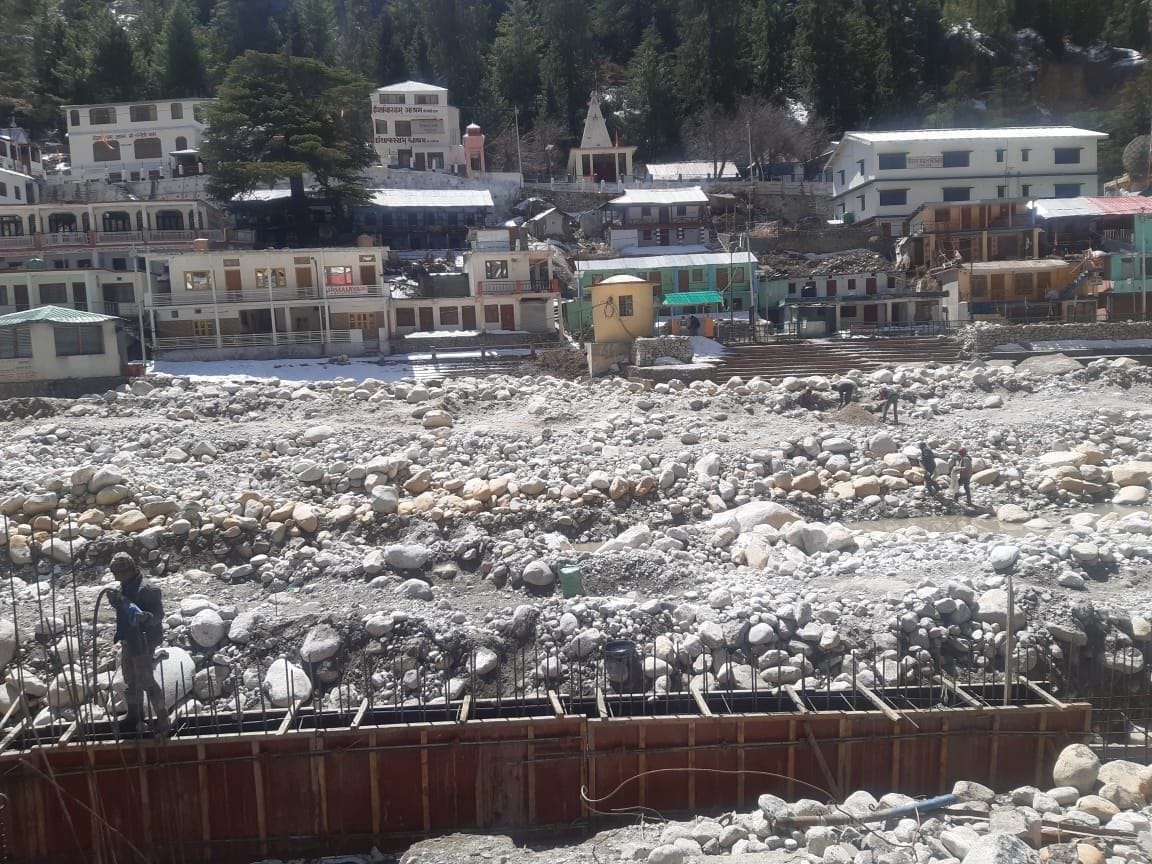 Debris deposited in the floor of Bhagirathi poses a danger in Gangotri Dham