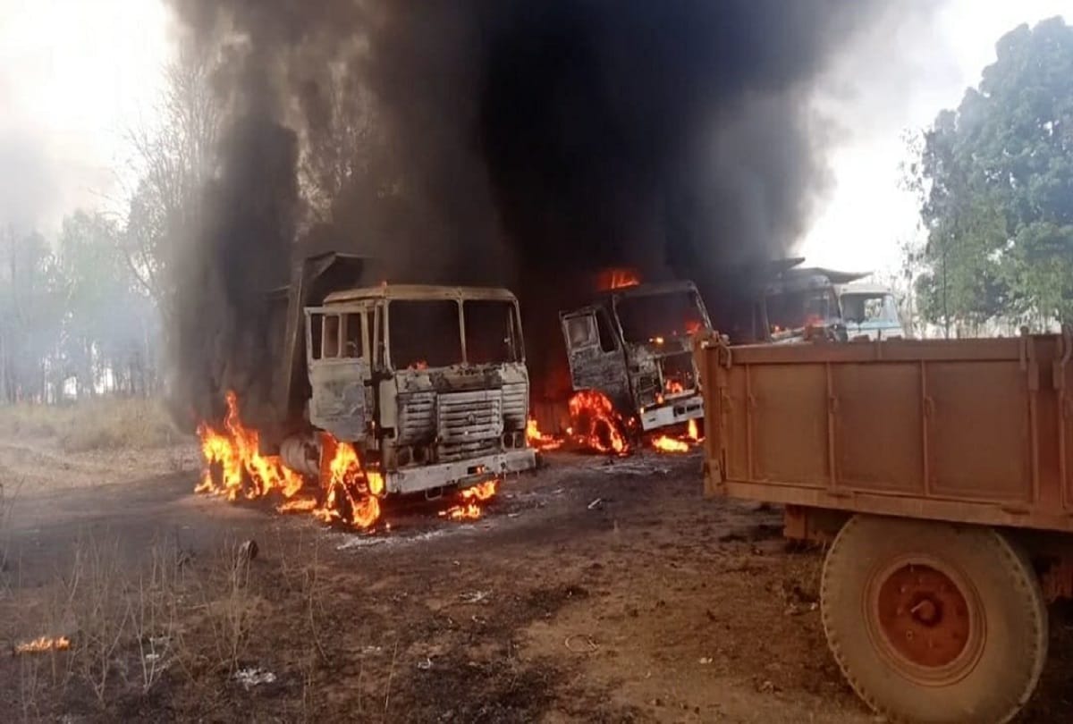 Around 11 vehicles were set on fire by Naxals in Dhanora area of Kondagaon district chhattisgarh