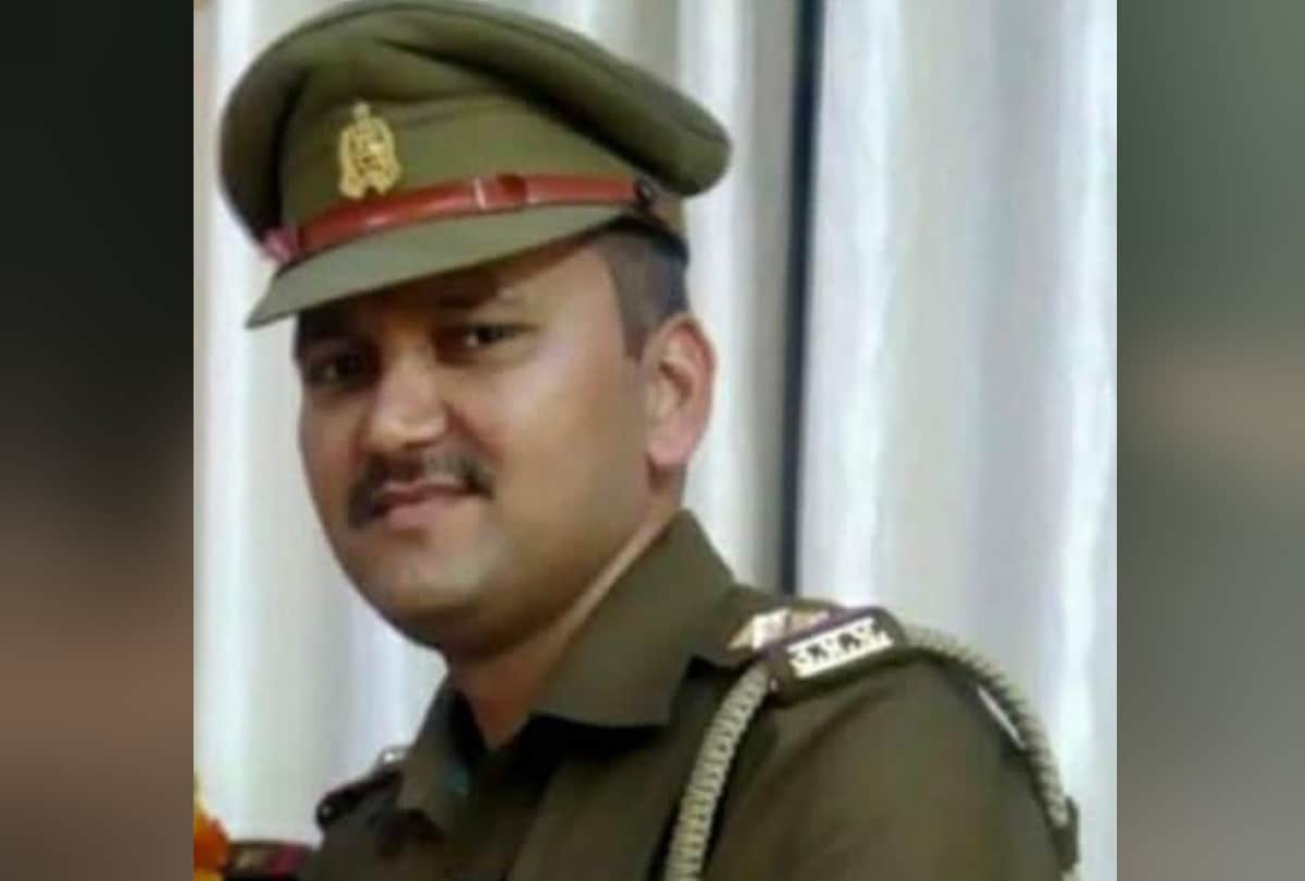 Police Department Gave One Day Salary To Martyr Prashant Yadav Family