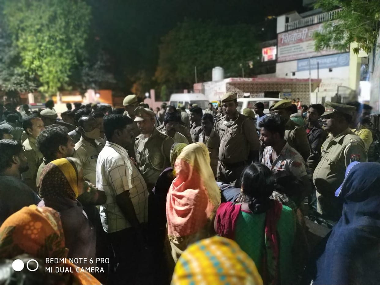 Two friends lying unconscious on the railway track one dead uproar in Jaunpur district hospital