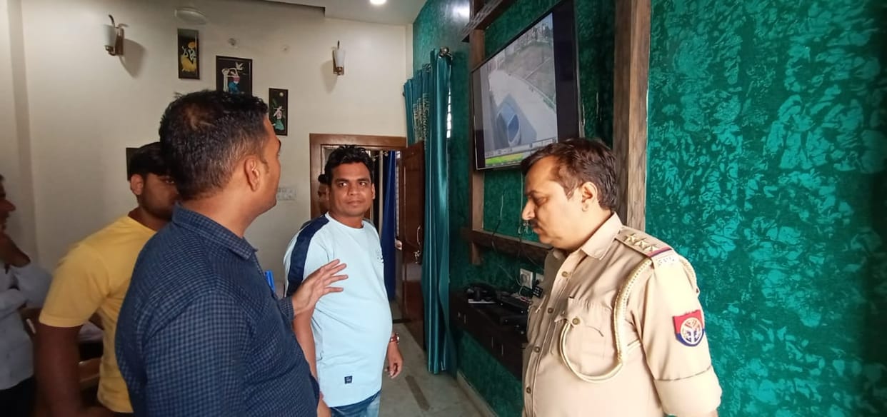 Robbery in doctor's house with innocent man at gunpoint
