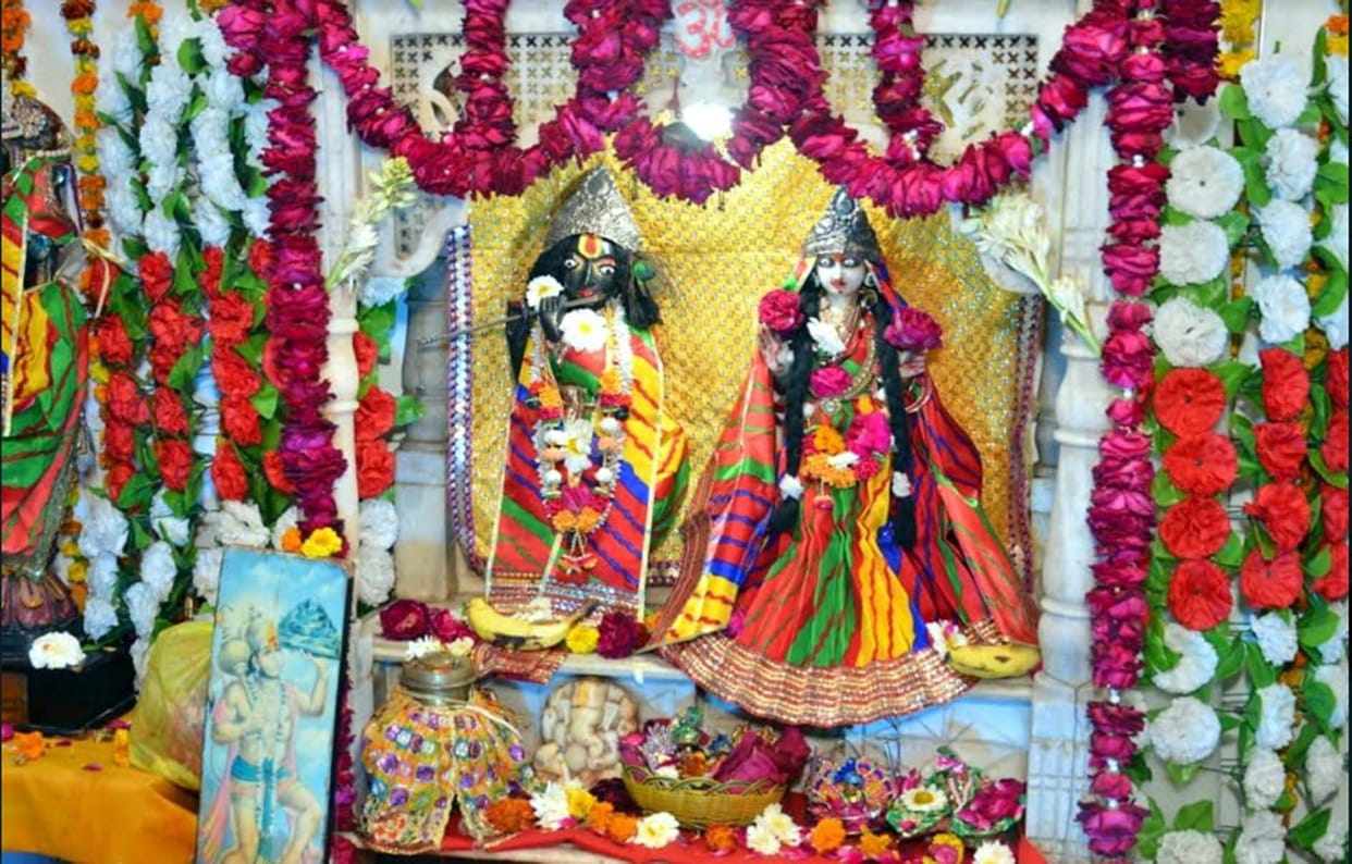 It rains when Abir Gulal departs for the grand journey of Banke Bihari