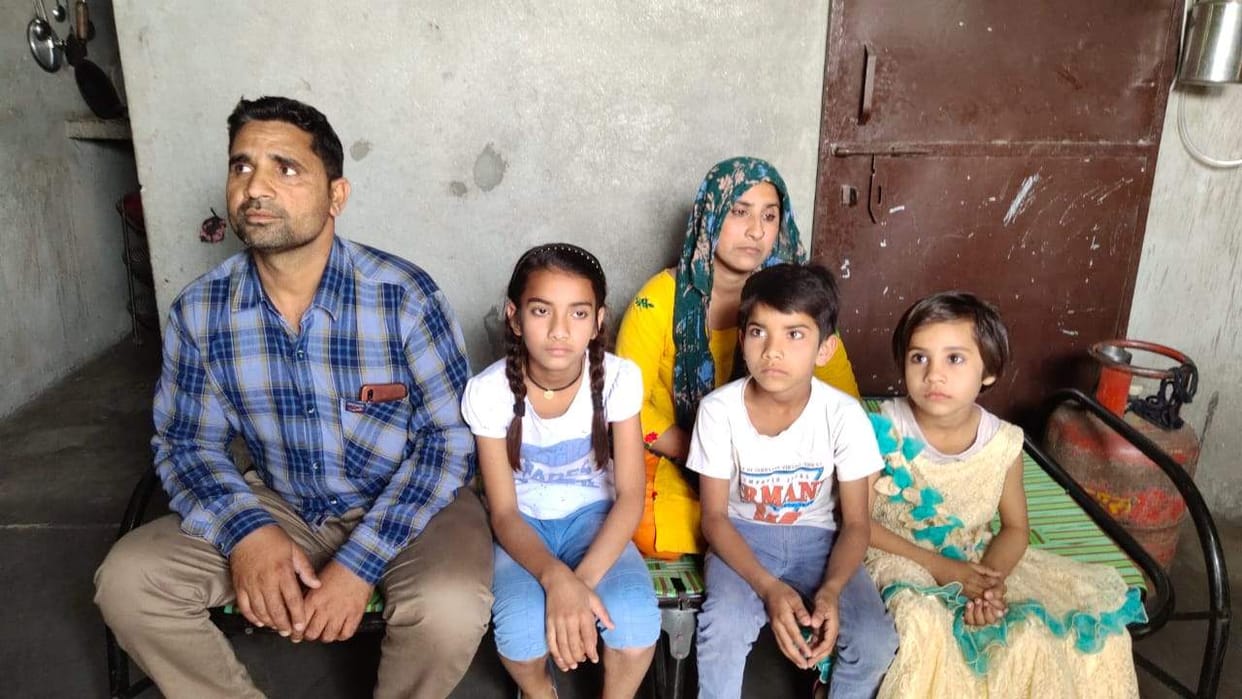 Dairy owner's wife and father looted jewelery worth two lakhs at gunpoint