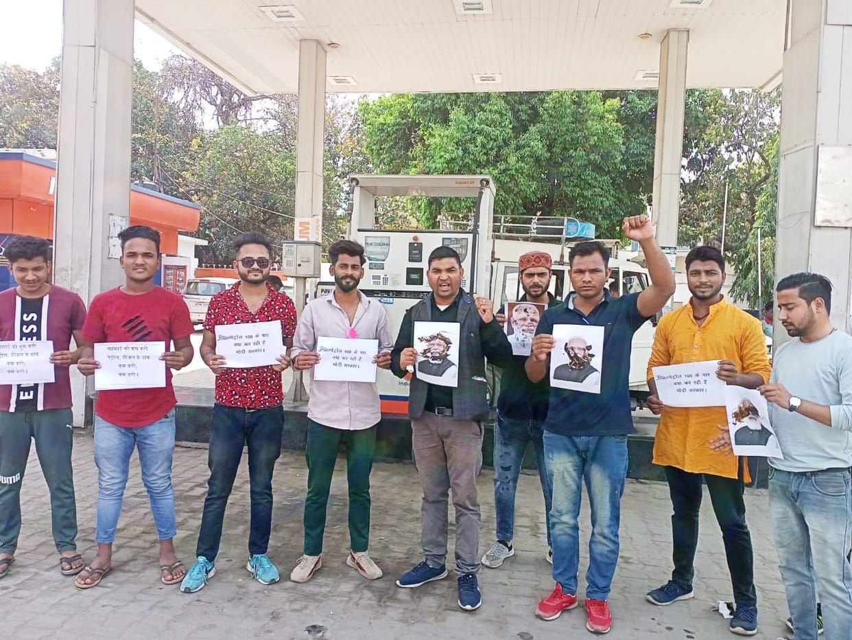 Displeasure expressed at petrol pump due to increase in petrol prices