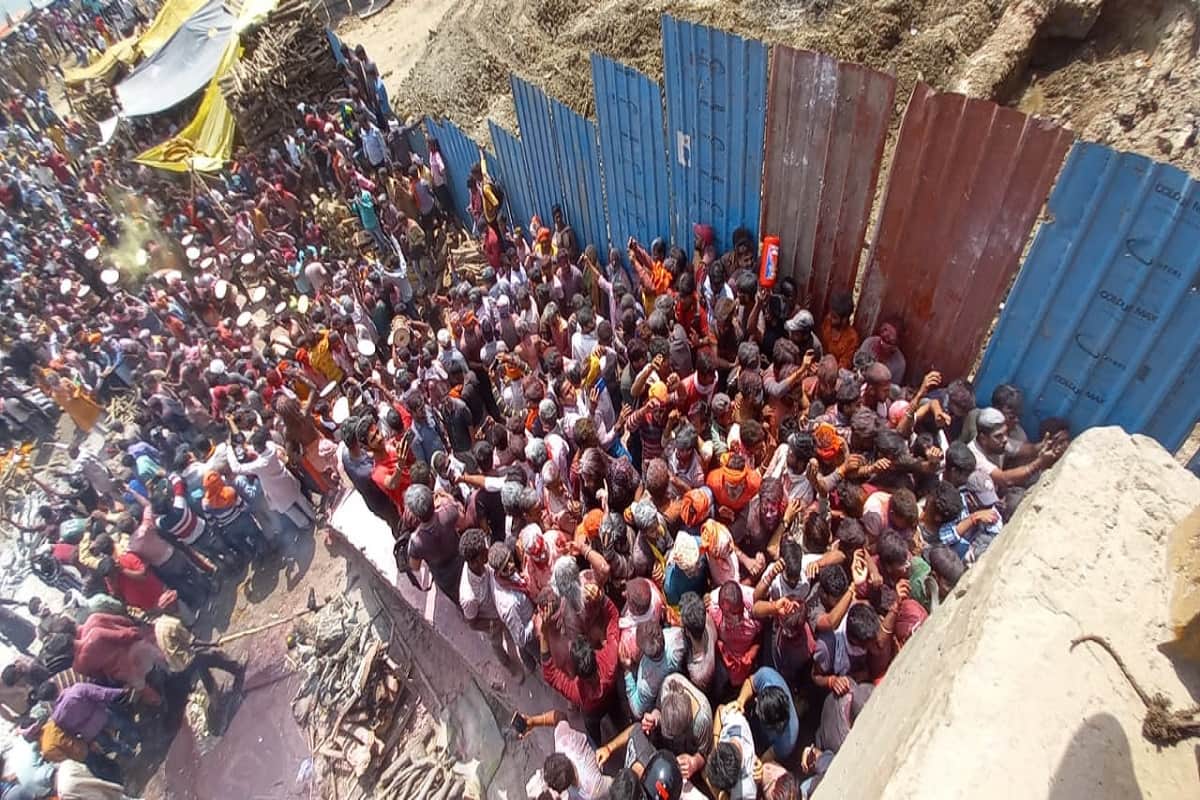 Mahadev played Chita Bhasma ki Holi at mahashamshan Manikarnika Ghat