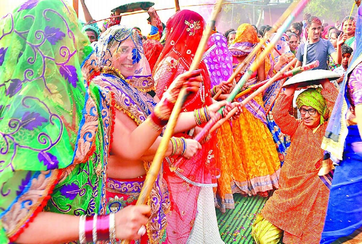 holi 2021 during playing colour not to wear these type of clothes