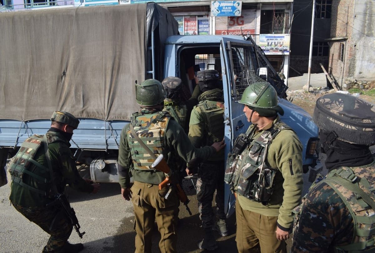 Lawaypora Srinagar Terrorists attacked on CRPF naka party