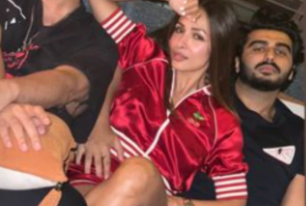 Arjun kapoor and malaika arora cosy pic in amrita arora house party here inside photo