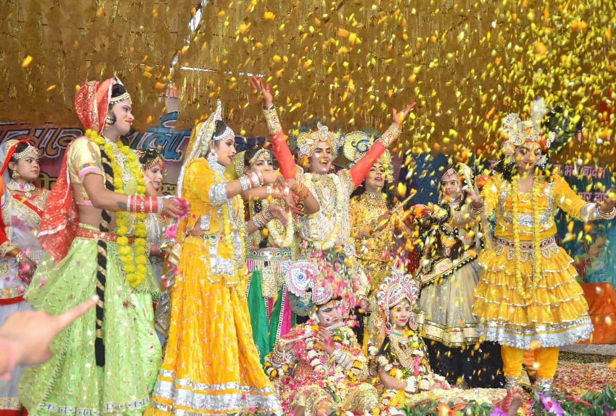 holi celebrated on shri krishna janmabhoomi in mathura