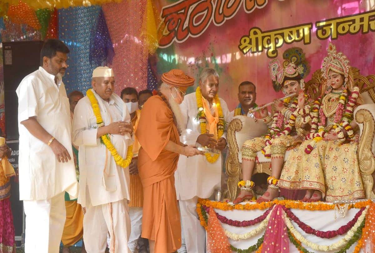 holi celebrated on shri krishna janmabhoomi in mathura
