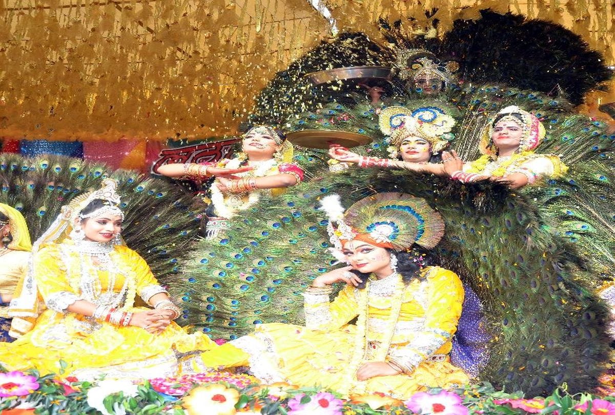 holi celebrated on shri krishna janmabhoomi in mathura