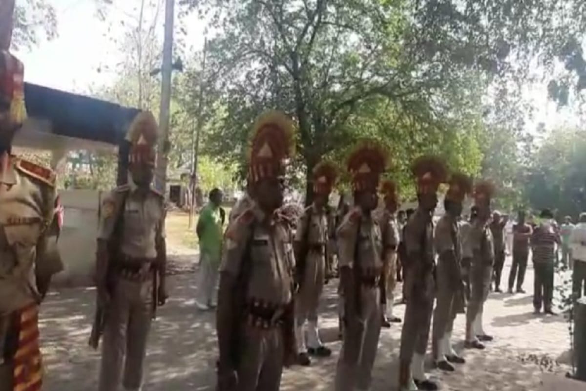 Funeral held in Meerut after death of Hawaldar Manoj Sisodia in Arunachal Pradesh and see photos