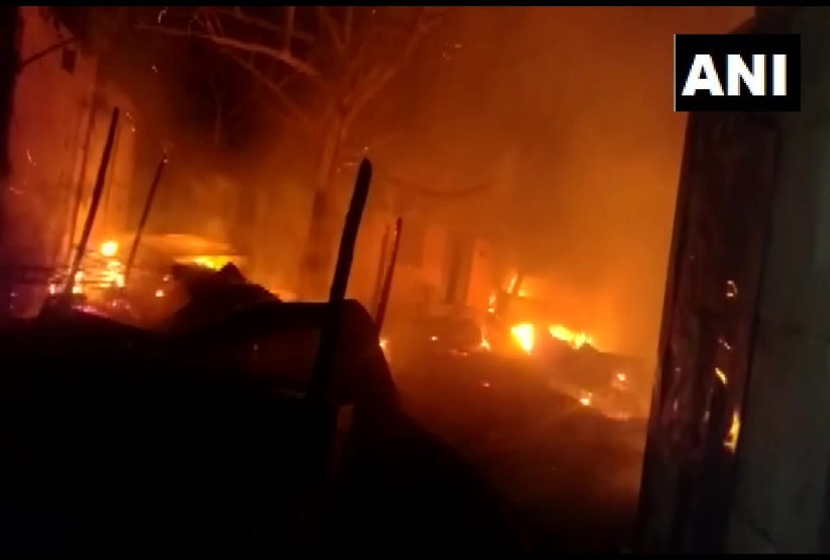 Fierce fire found in drug store in Khairnagar of Meerut, found after hard work