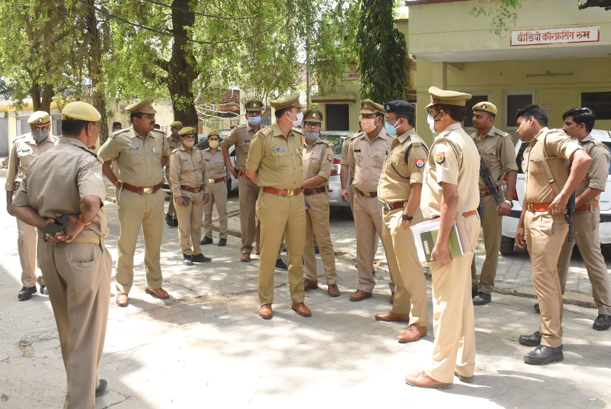 Commotion of advocates in the court