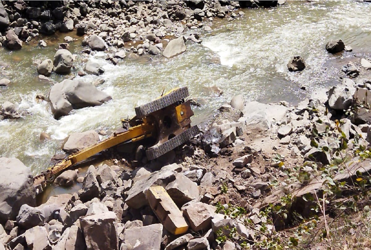 jammu-kashmir national highway closed due to landslide in samroli