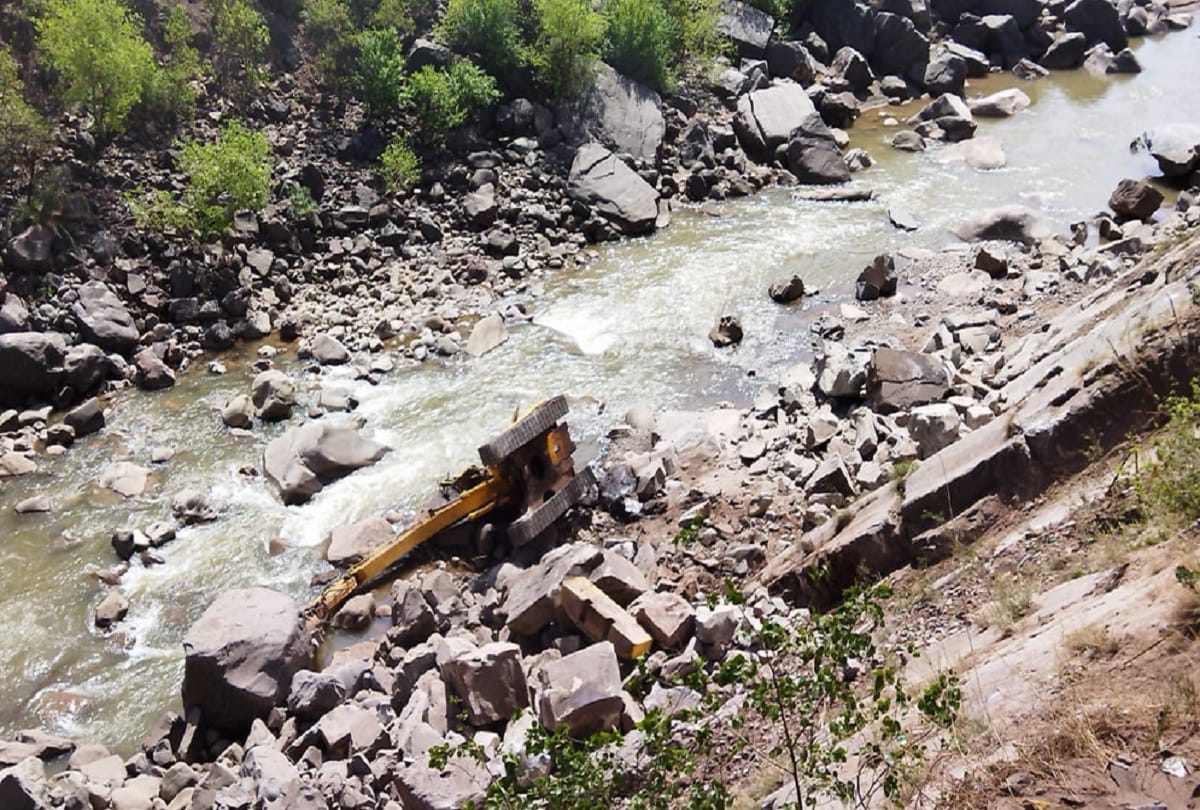 jammu-kashmir national highway closed due to landslide in samroli