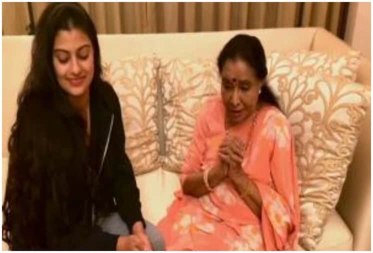Asha Bhosle Celebrates with Granddaughter Zanai Bhosle as she recieves the Maharashtra Bhushan Award 2020