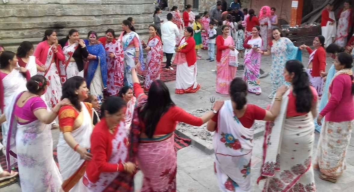 holi celebration in bageshwar continues