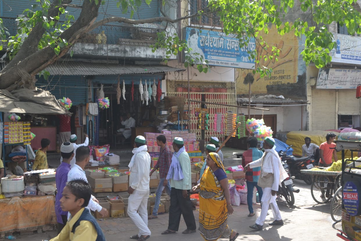 bhakiu workers called band