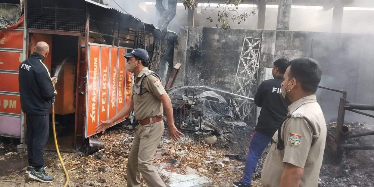 fire broke out in a garbage dump near a petrol pump
