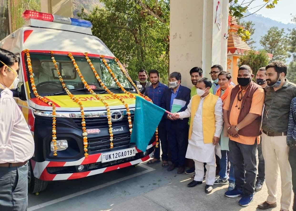 Minister of State gave the green signal to two high-tech ambulances  Dr. Dhan Singh