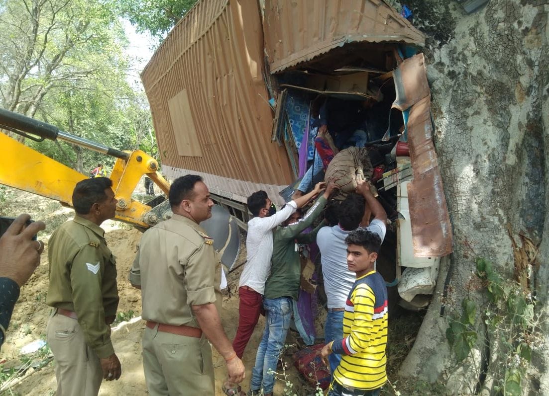 Container driver and old man died in road accidents