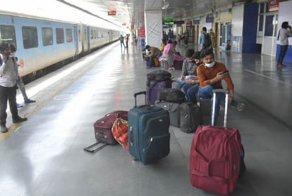 Five Trains Cancelled due to Bharat Bandh 1000 passengers Stuck in Chandigarh railway station