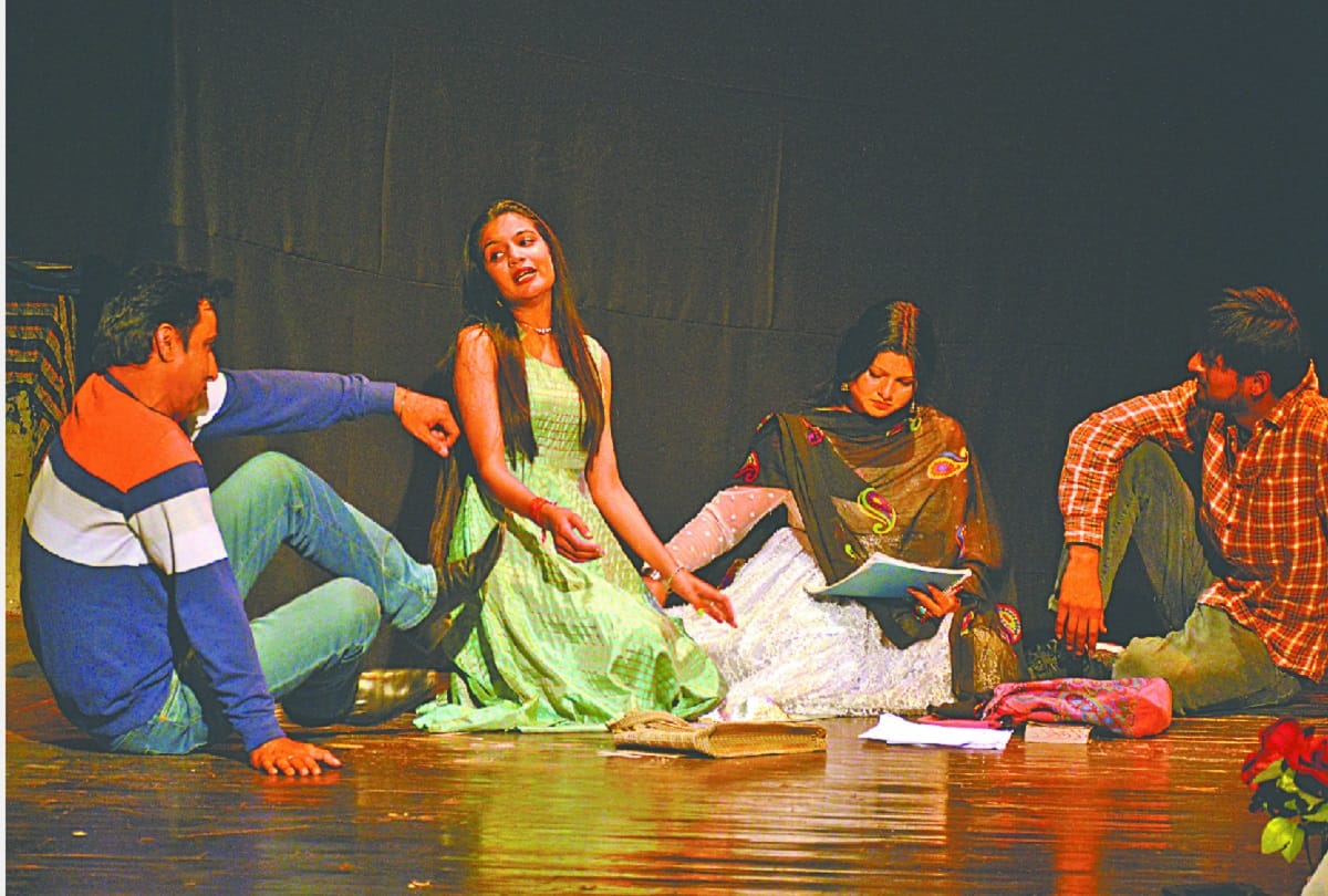 drama organized at abhinav theatre in natya utsav
