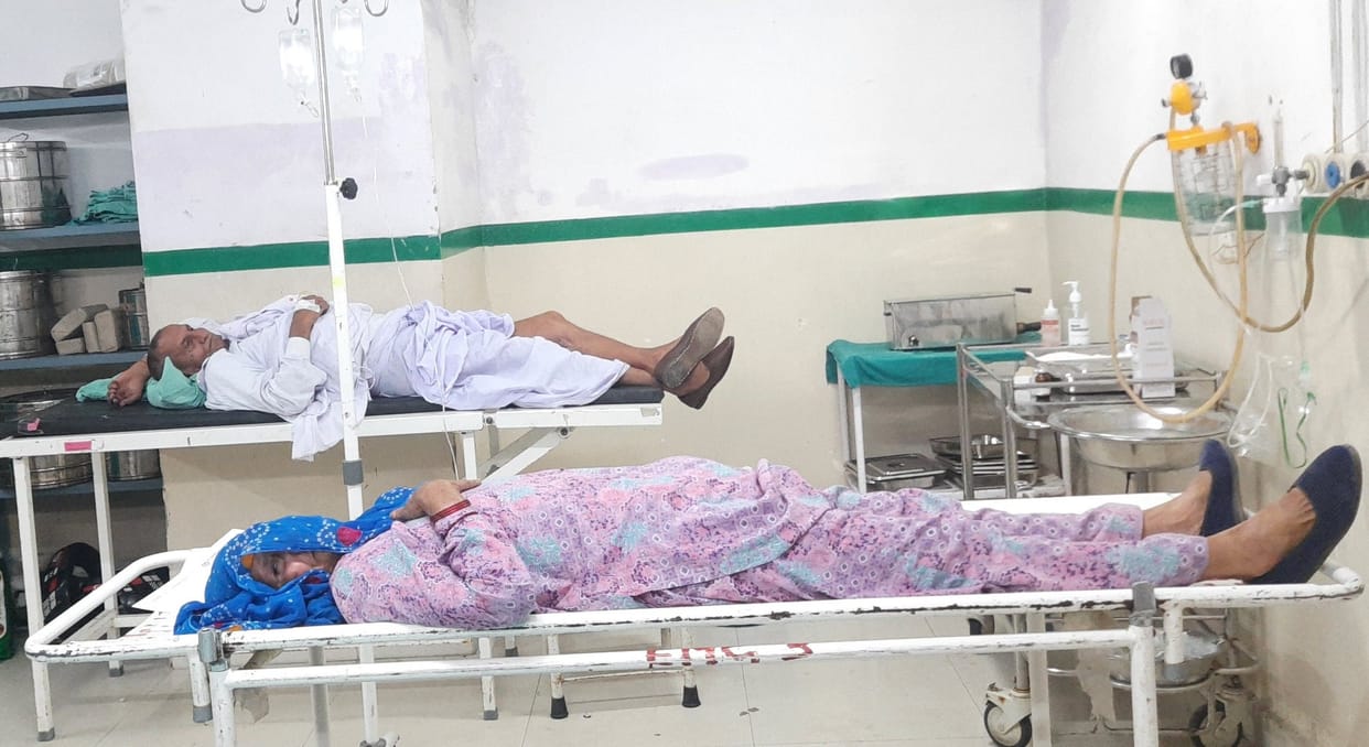 car and bike colaps, six people injured, hospital