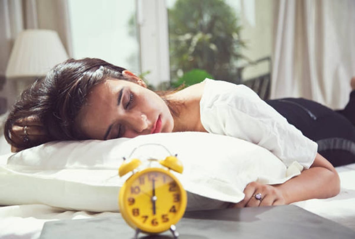 Excessive daytime sleepiness hypersomnia symptoms and causes in hindi