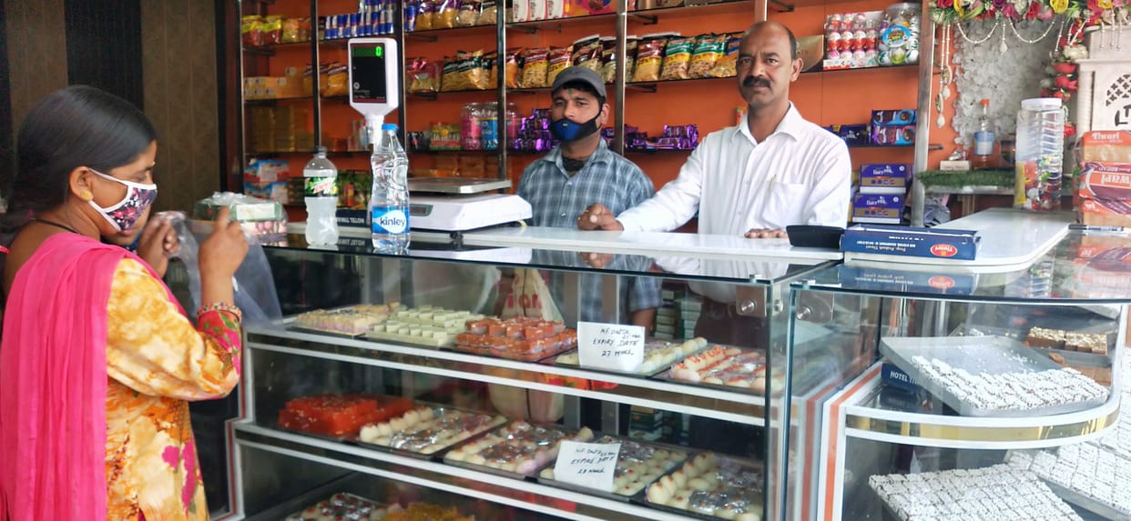 Businessmen are cautious in view of festival, entering expiry date in open dessert