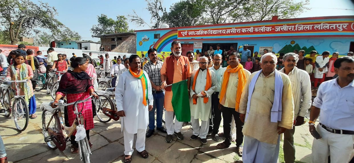 cycles distributed by state minister