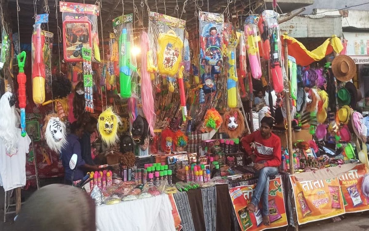 pichkari market,Holi  Festival,holi tundla,tundla ke huriyare,tundla ki holi,holi ki market