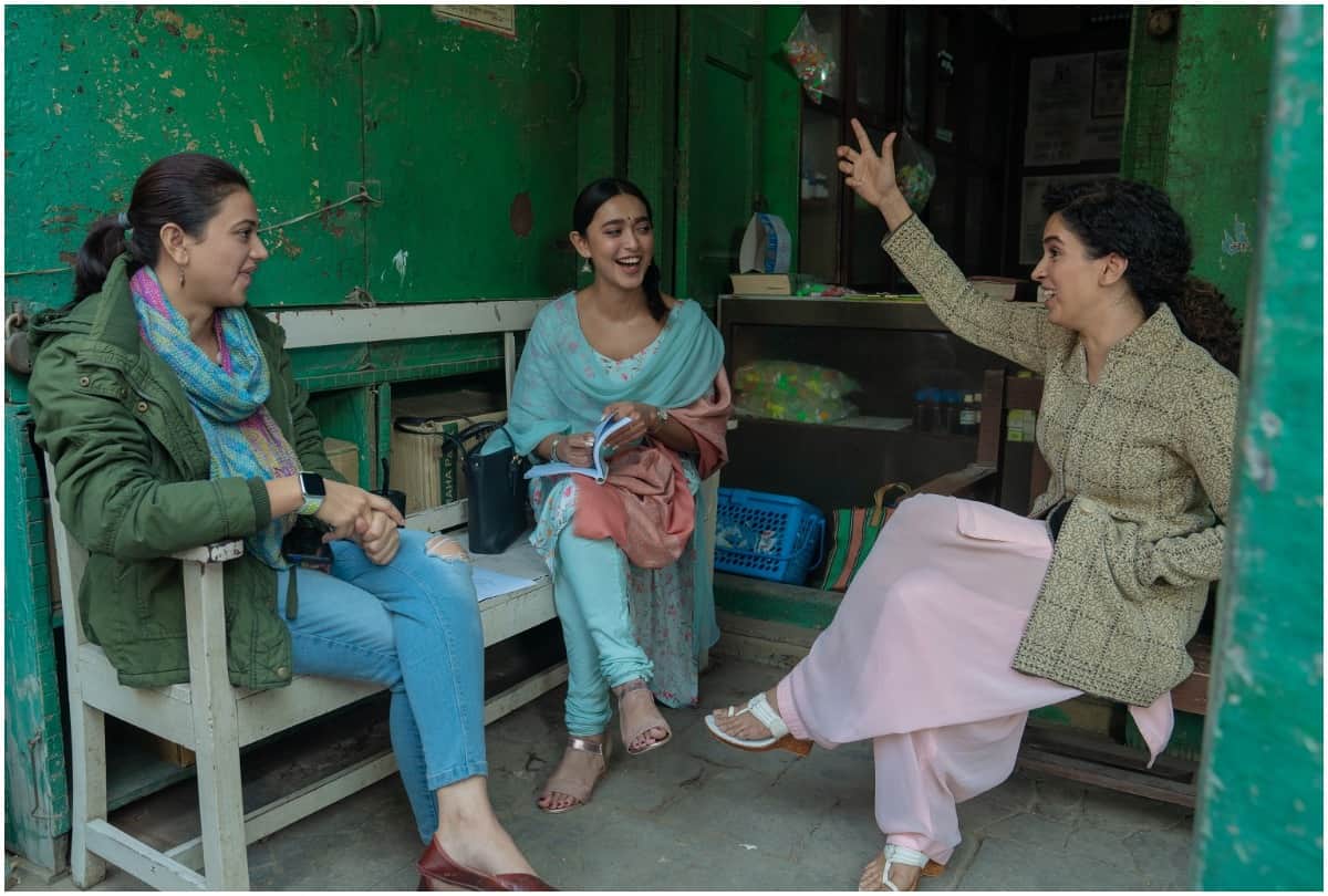 Pagglait Review By Pankaj Shukla Sanya Malhotra Sayani Gupta Raghubir Yadav Umesh Bisht Netflix